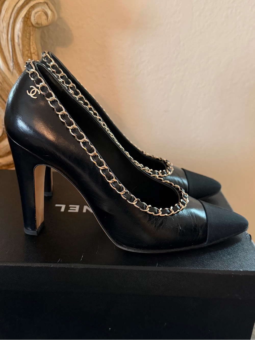 CHANEL Black Leather Chain-Trim Pointed-Toe Pumps